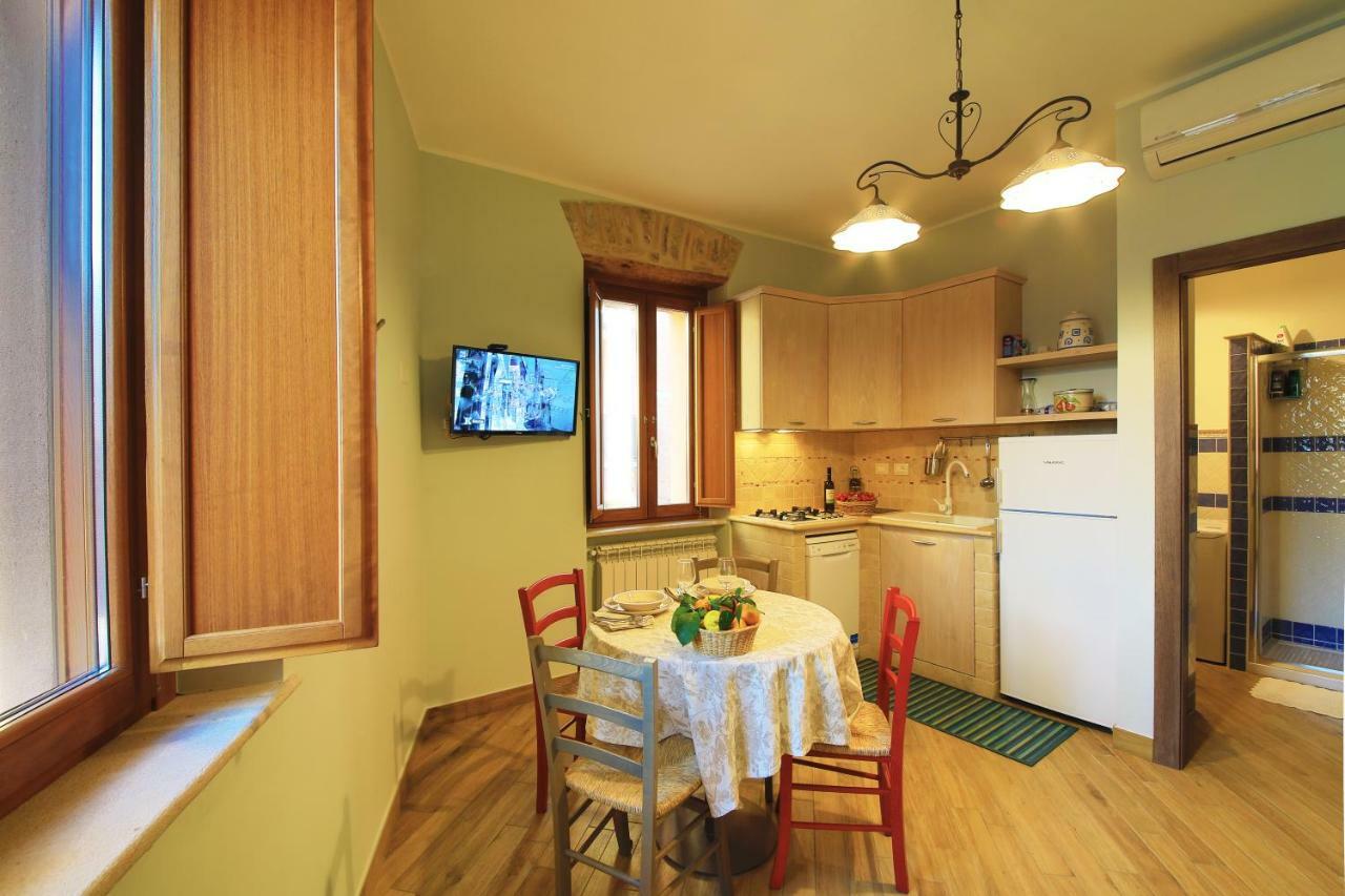 Casa Vacanze La Portella ฟอนดี ภายนอก รูปภาพ
