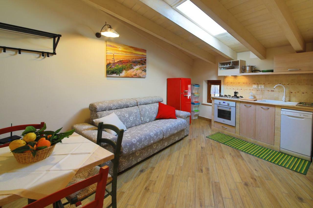 Casa Vacanze La Portella ฟอนดี ภายนอก รูปภาพ