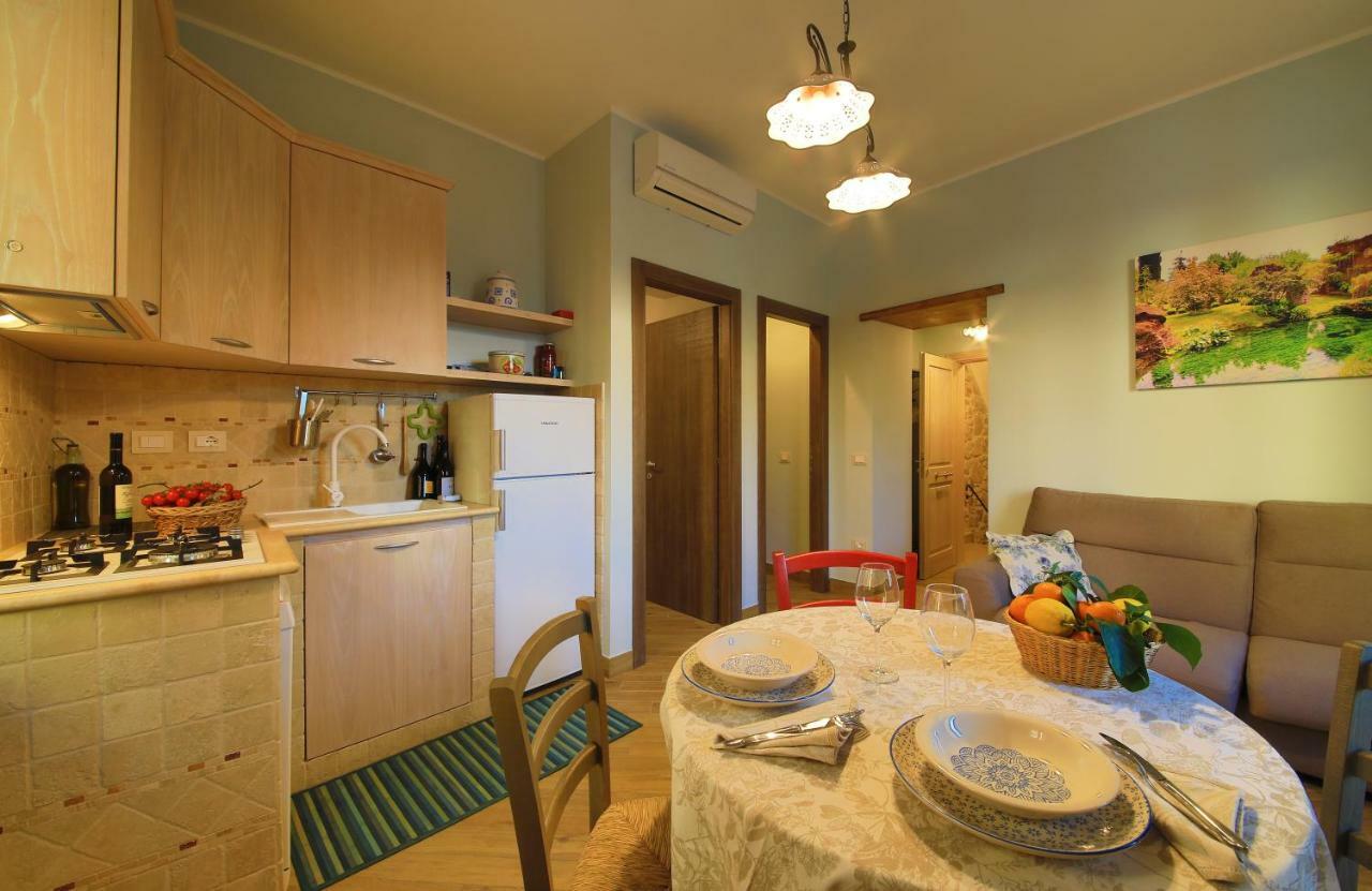 Casa Vacanze La Portella ฟอนดี ภายนอก รูปภาพ